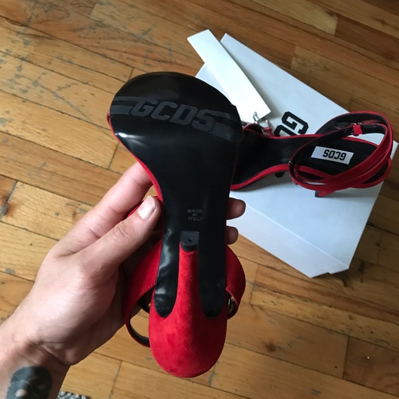 GCDS brand new size 11 but runs 2 size downs - Picture 9 of 15